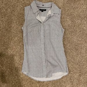 Black/white sleeveless blouse